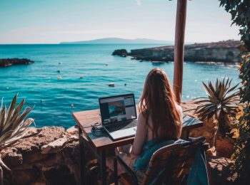 digital nomad , cyfrowy nomad, praca zdalna, wakacje, urlop całe życie